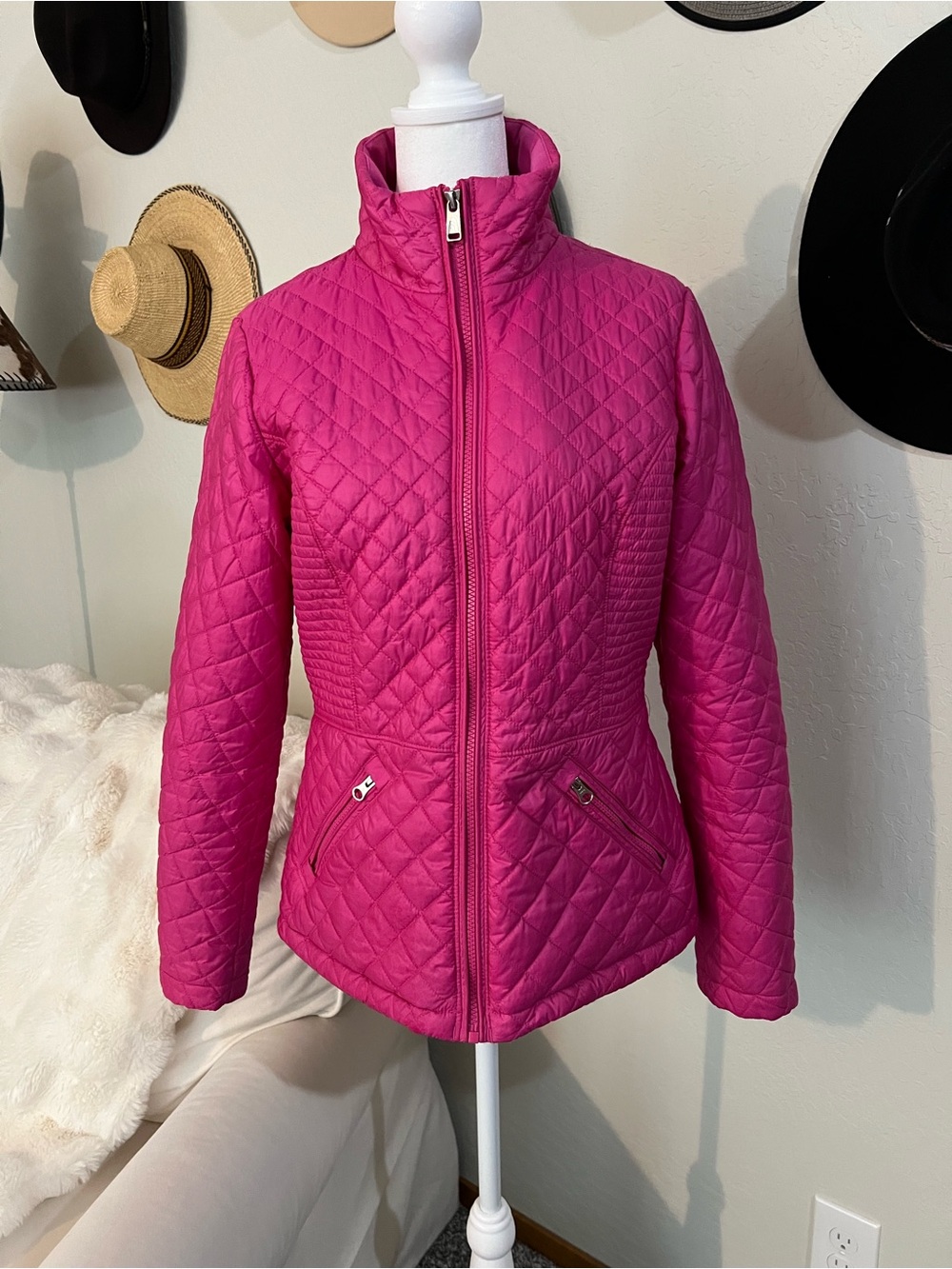 The North Face Women's Quilted Hot Pink Zip Jacket   M